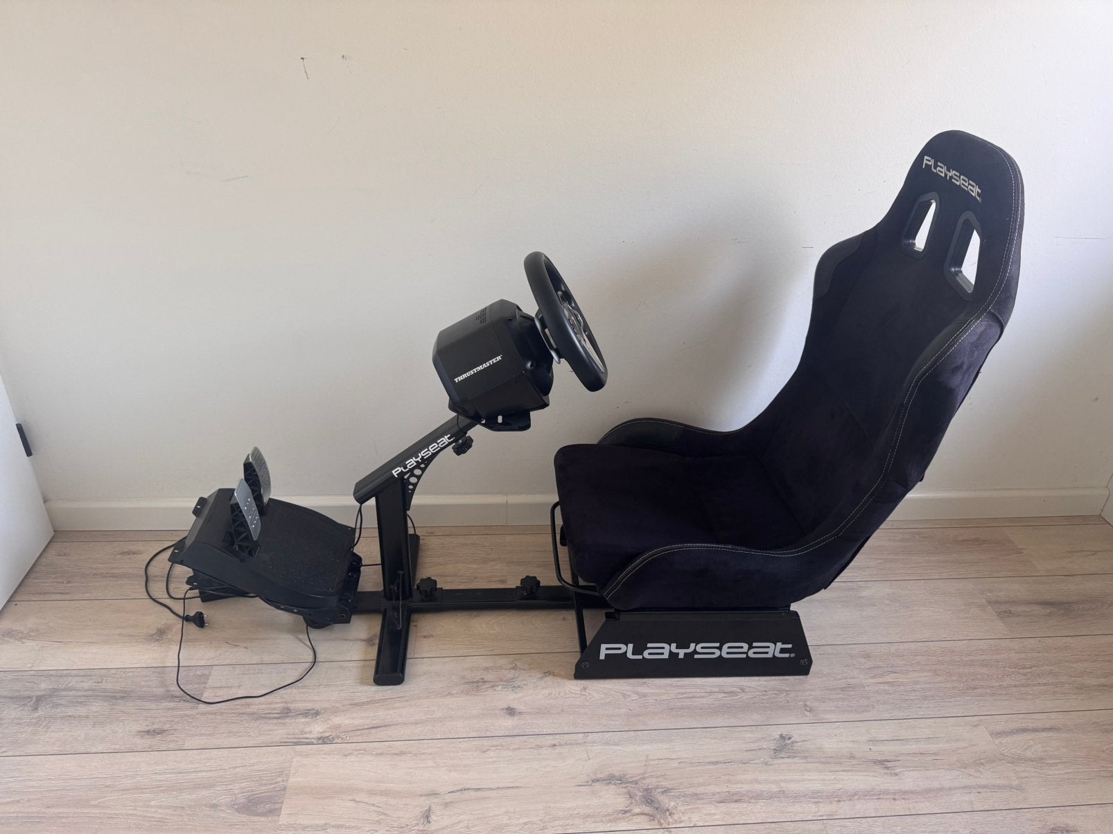 Playseat met Thrustmaster Stuur en pedalen, Ophalen, Zo goed als nieuw, Stuur of Pedalen, PlayStation 4