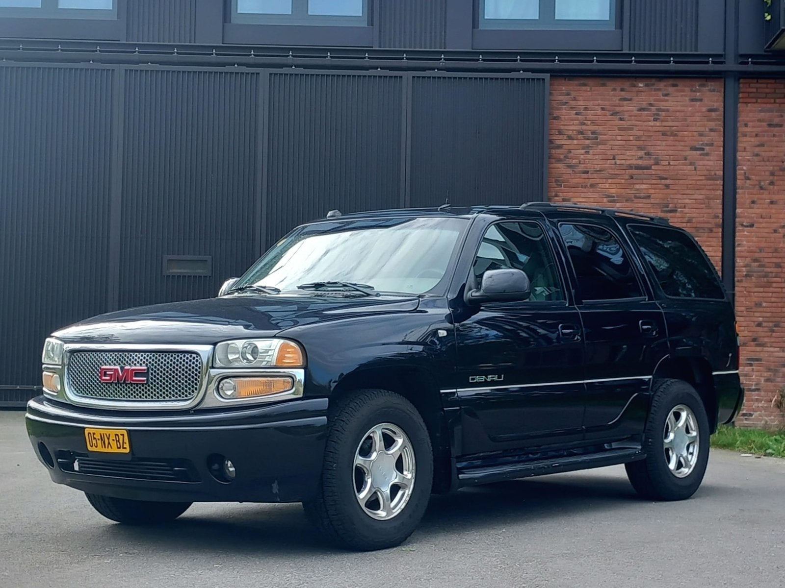 GMC Yukon Denali 6.0 2004 Zwart, Auto's, Automaat, 8 cilinders, 650 kg, Particulier