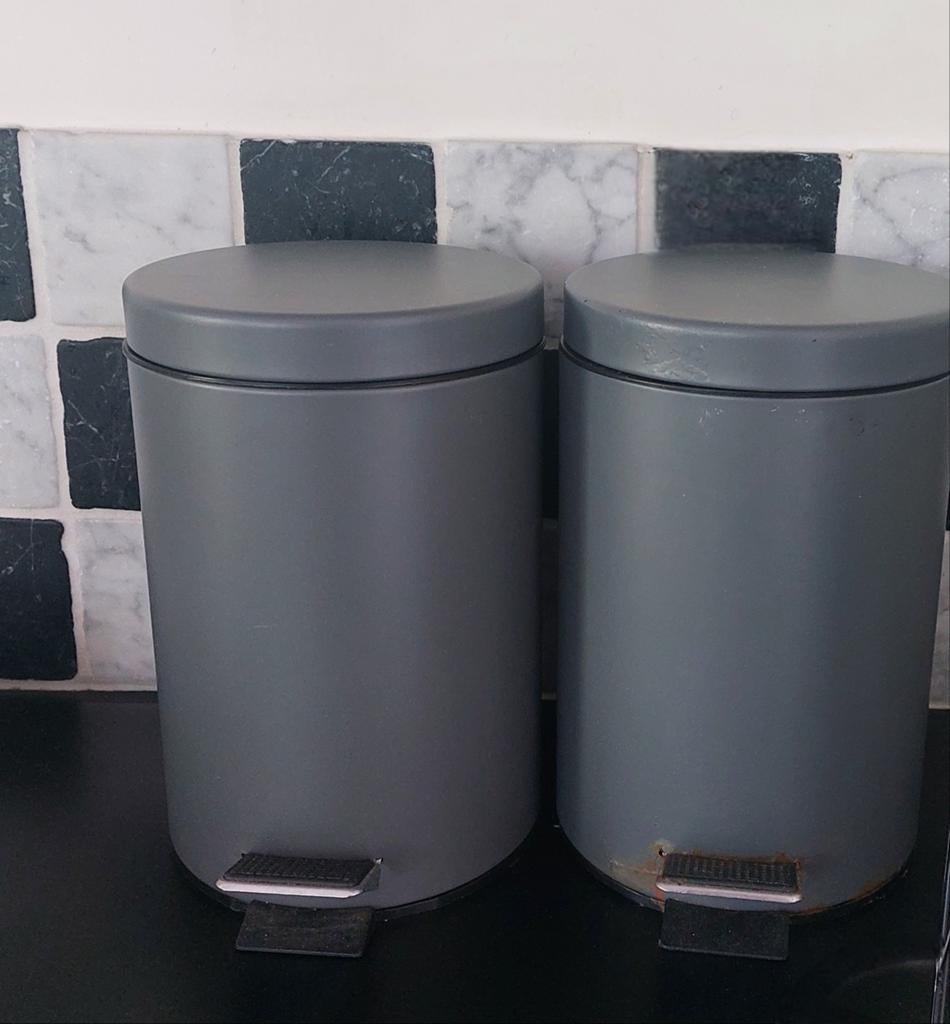2 afval emmertjes, 40 liter of meer, Ophalen, Kunststof, Minder dan 50 cm