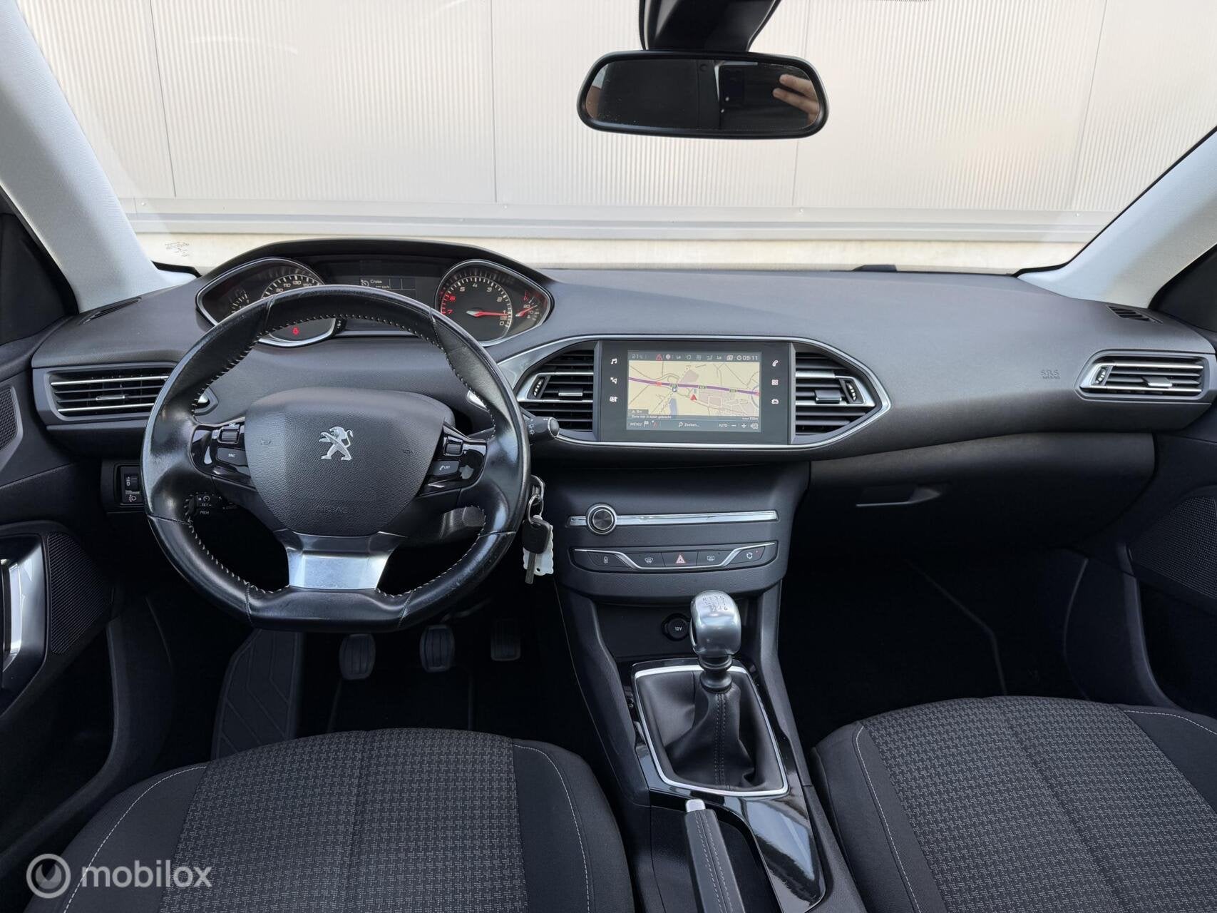 Foto 24 van Peugeot 308 1.2 PureTech Blue Lease Executive|PANO|LINE ASSI
