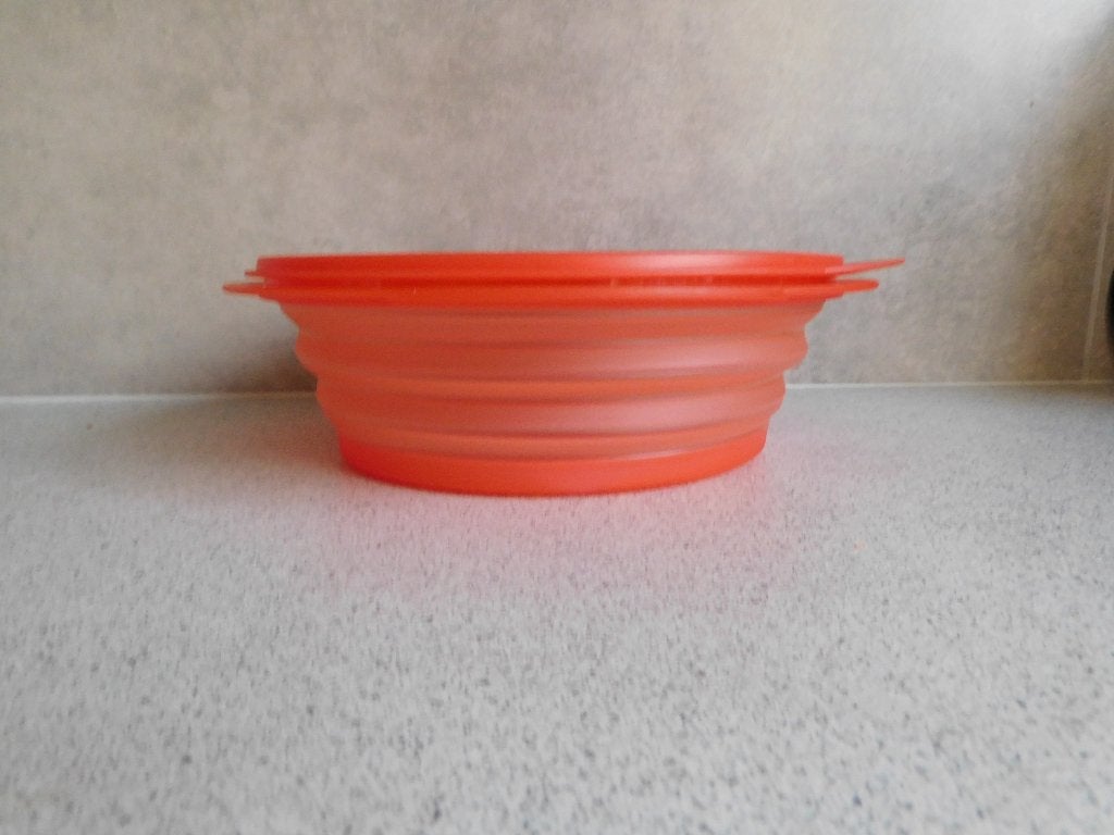 Tupperware Mini Max Schaal 2 Ltr. Rood, Schaal, Ophalen of Verzenden, Zo goed als nieuw, Met deksel