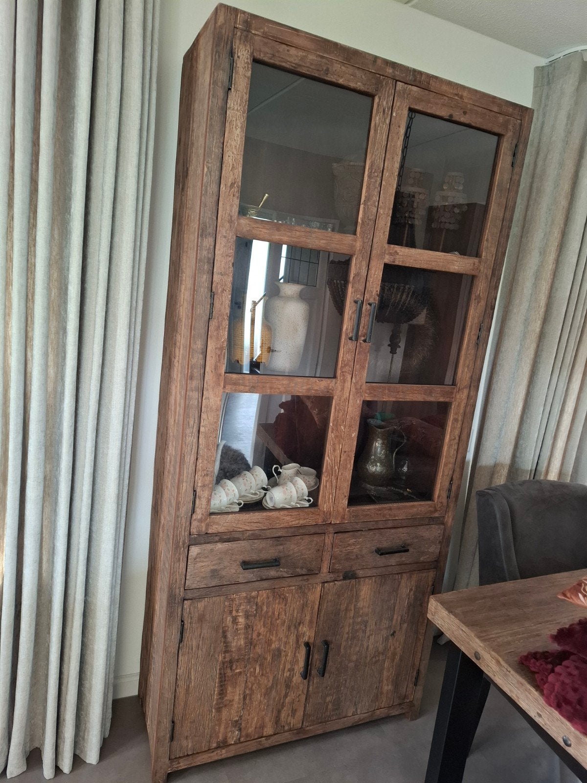 Stoere houten vitrinekast - 100 cm breed, Ophalen, 100 tot 150 cm, Met lade(s), Overige houtsoorten