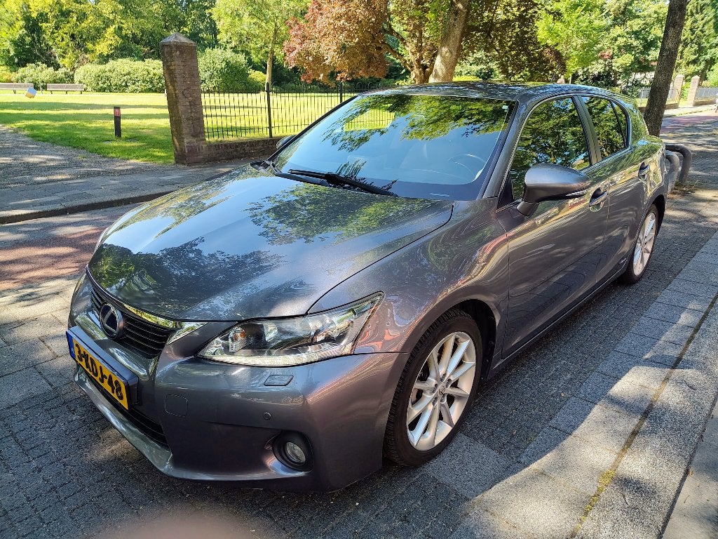 Lexus CT 200h - Leder|Dealeronderhouden|NAP|2eEigenaar, Auto's, Lexus, Achterwielaandrijving, 4 cilinders, Navigatiesysteem, CT-H