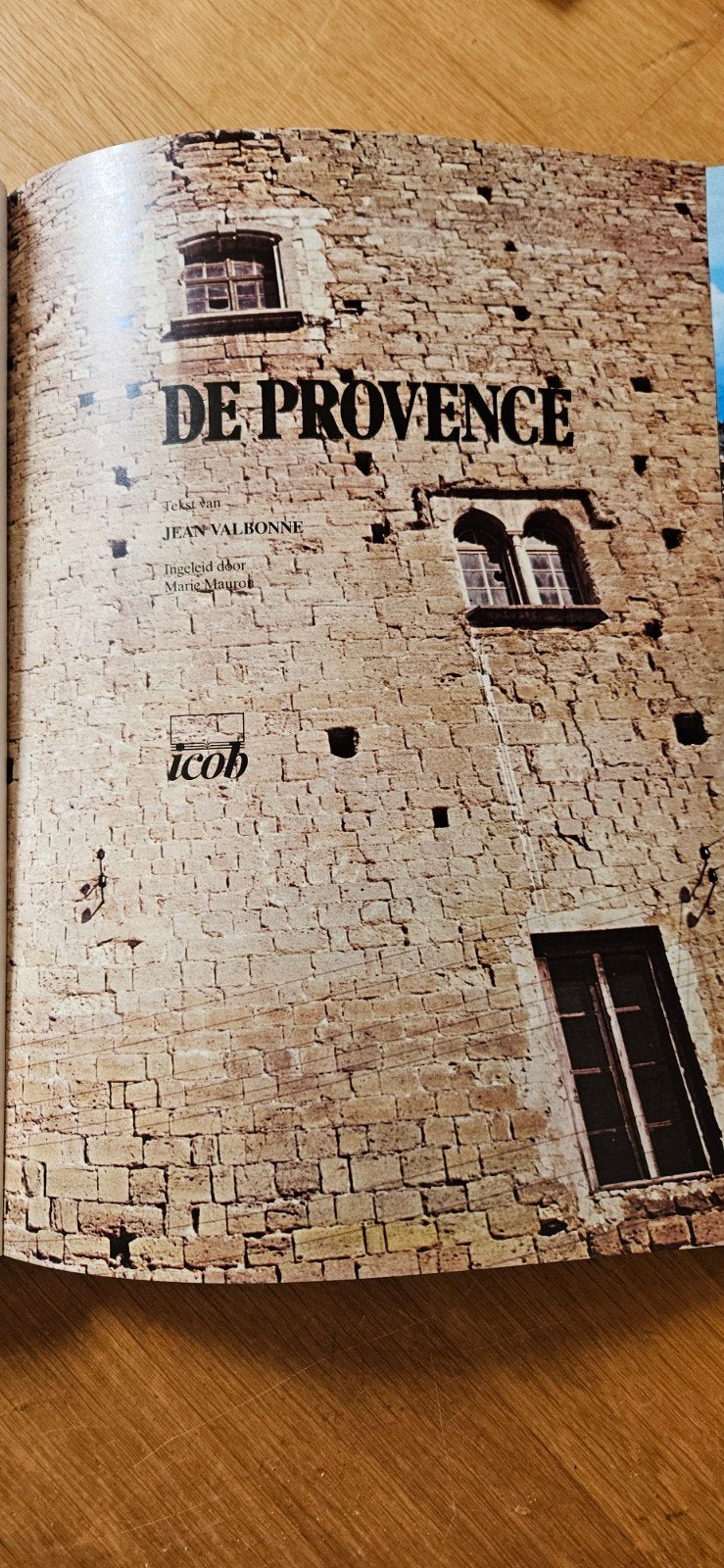 De Provence - Reisgids door Jean Valbonne, Boeken, Europa, Jean Valbonne, Ophalen of Verzenden, Reisgids of -boek
