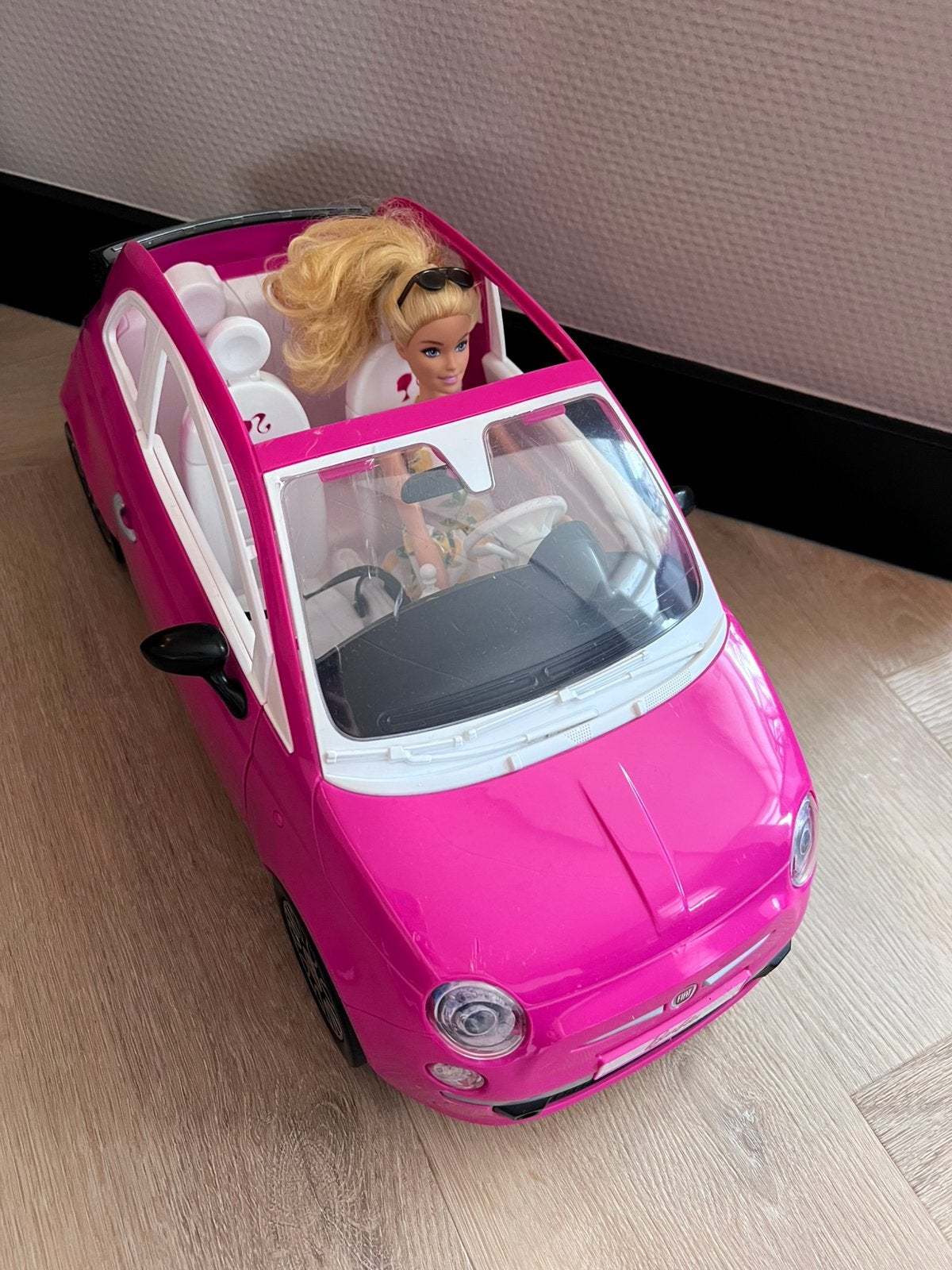 Barbie roze Fiat auto met Barbie, Ophalen of Verzenden, Gebruikt, Barbie