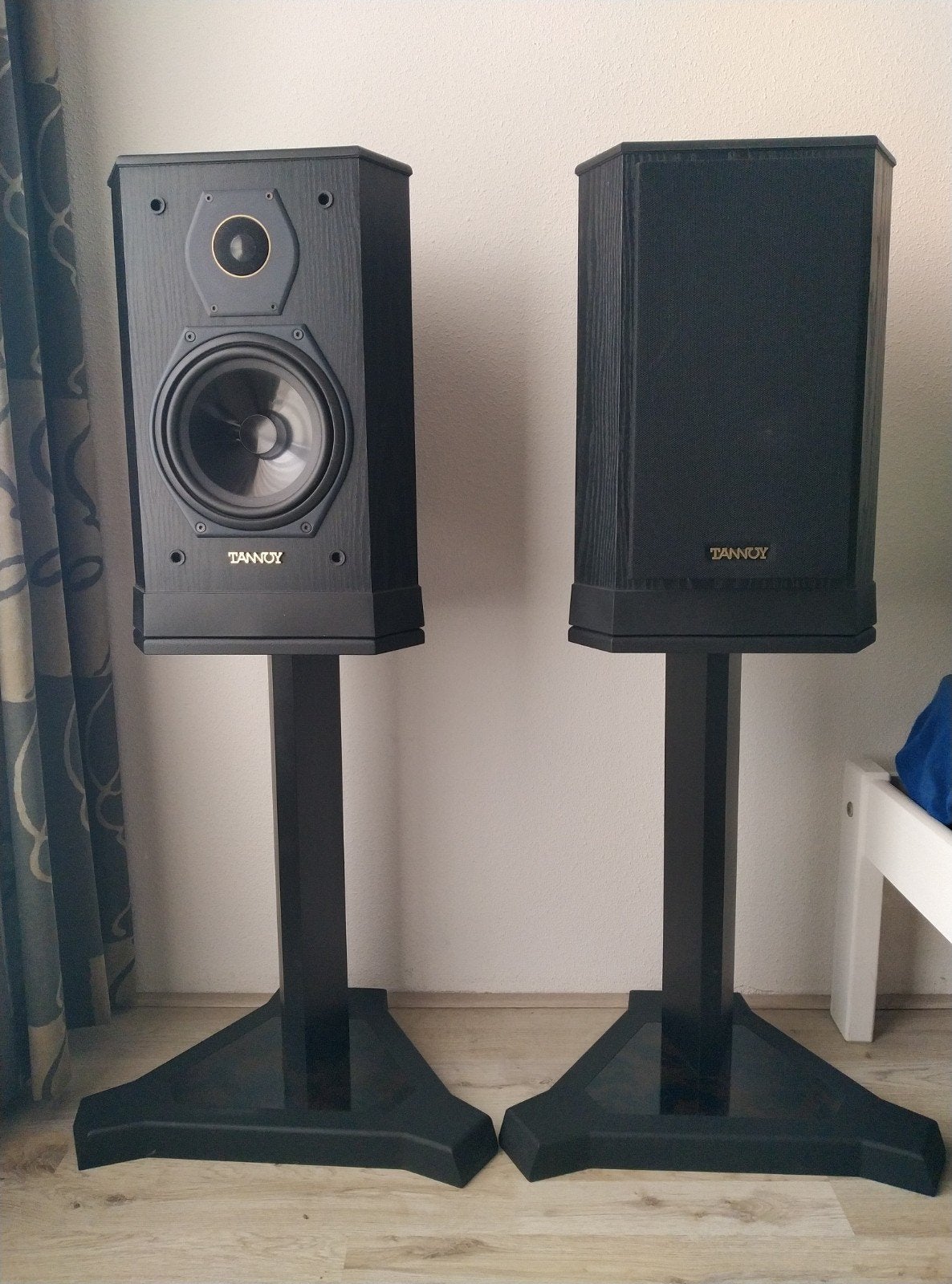 Tannoy speaker set inclusief orginele stands izgst