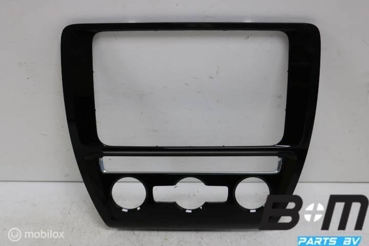Radio / clima omranding VW Jetta 5C6 5C6858069F, Gebruikt