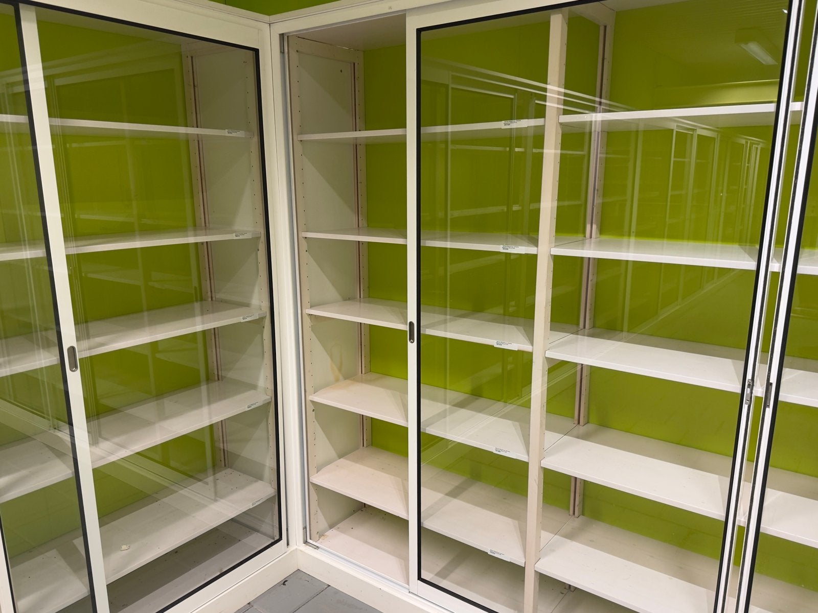 Schuifwand gehard glas aluminium vitrine systeem modulair, 200 cm of meer, \, Ophalen of Verzenden, Zo goed als nieuw