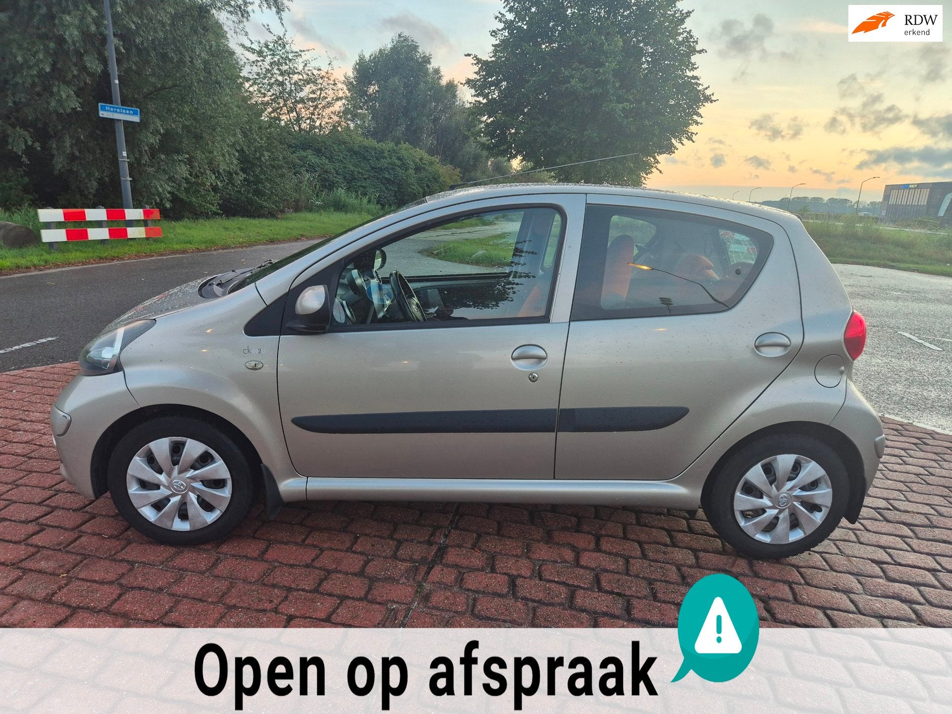 Toyota Aygo 1.0-12V / AIRCO, Auto's, Voorwielaandrijving, Stof, Gebruikt, Bruin