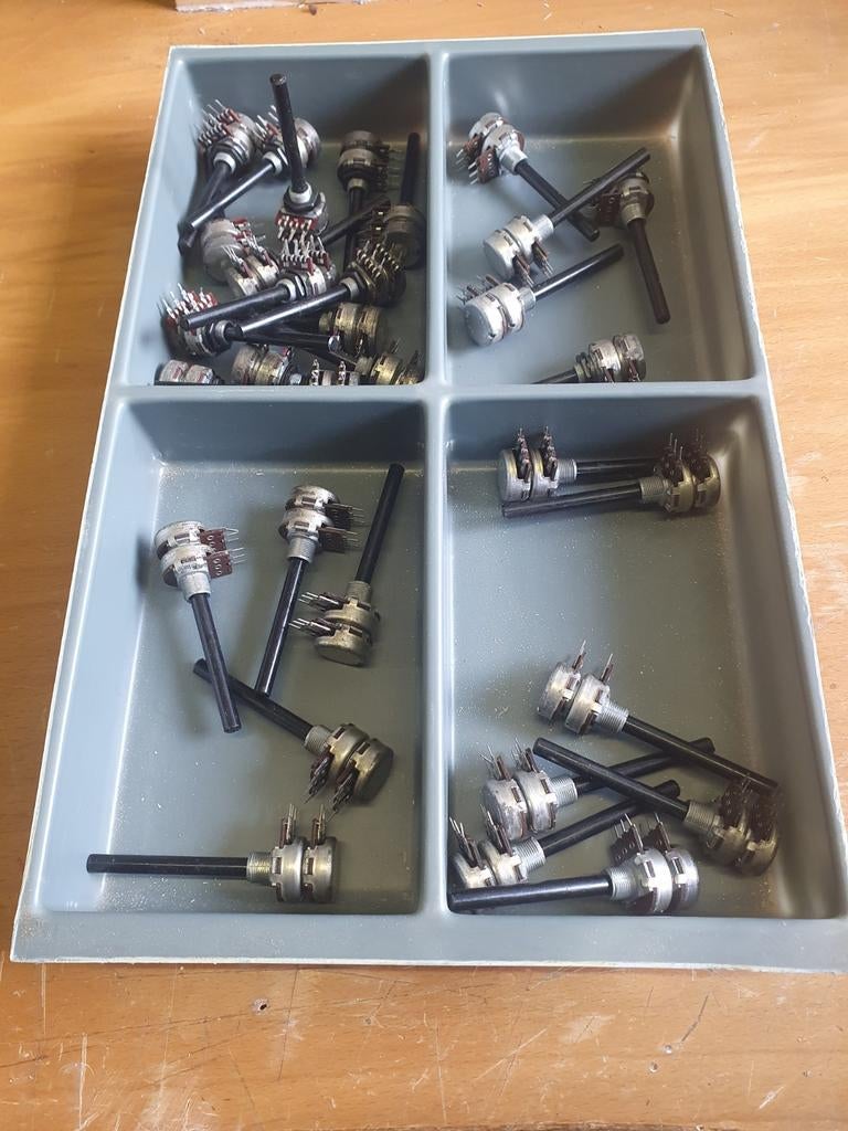 Partij Potentiometers - log stereo NOS, Ophalen of Verzenden, Nieuw