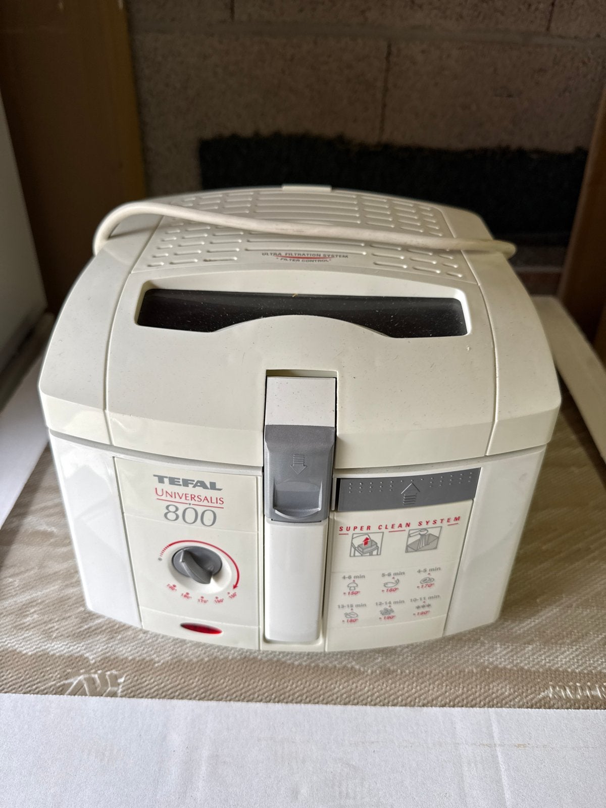 Tefal Universalys 800 Friteuse - Wit, Witgoed en Apparatuur, 2 tot 3 liter, Ophalen, Zo goed als nieuw, Uitneembare binnenpan