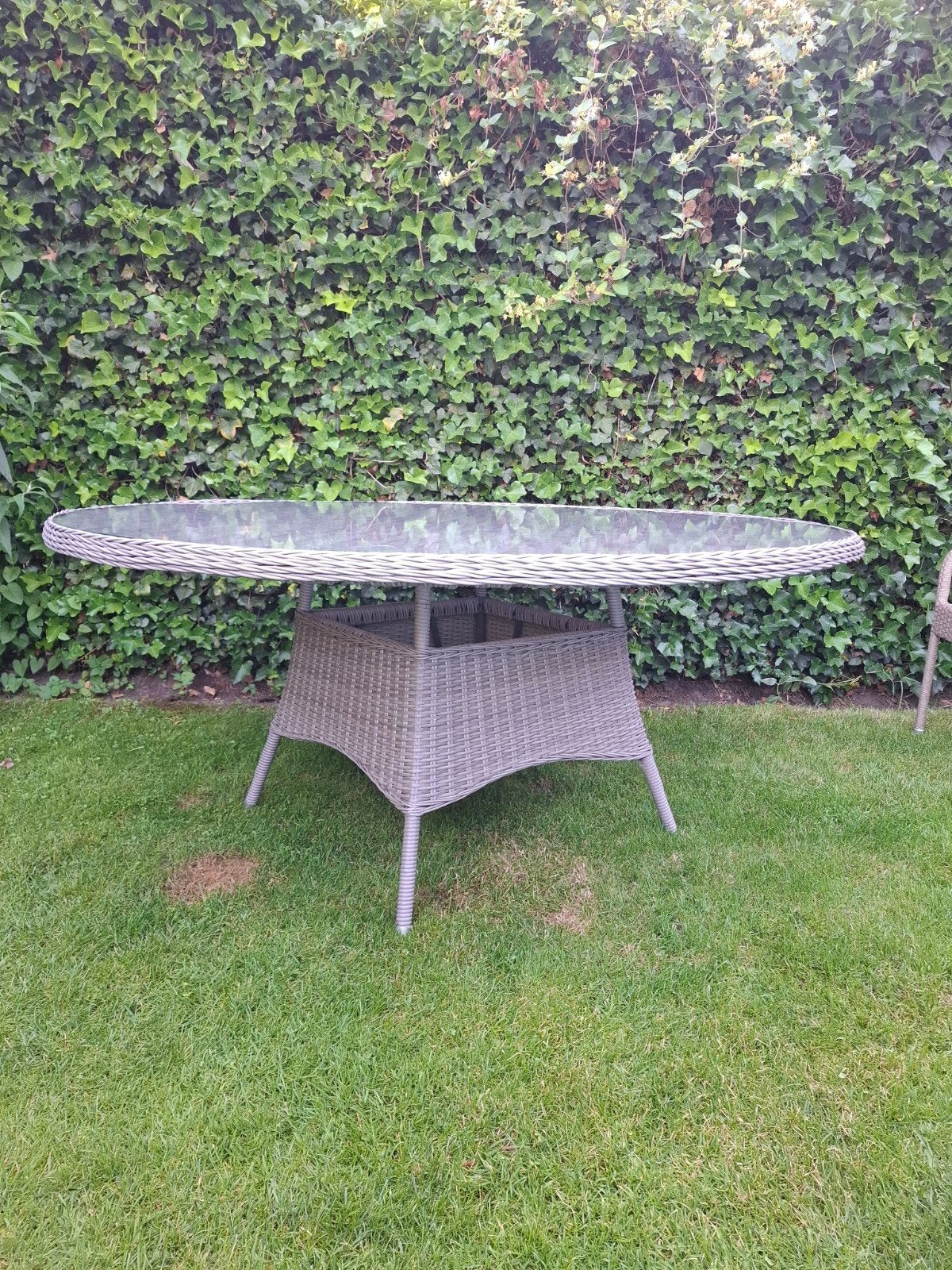 Grote ovale tuintafel met glazen blad, Ophalen