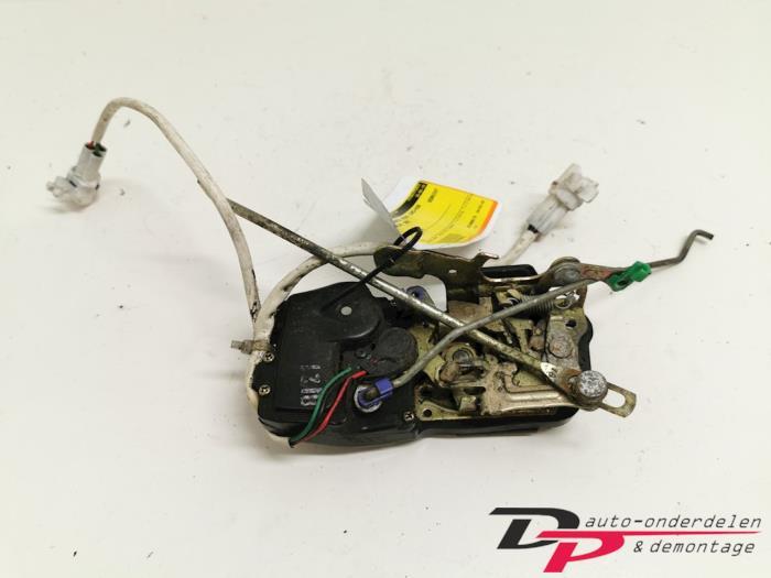 Deurslot Mechaniek 4Deurs links-voor van een Suzuki Baleno, Gebruikt, -, -, Ophalen of Verzenden