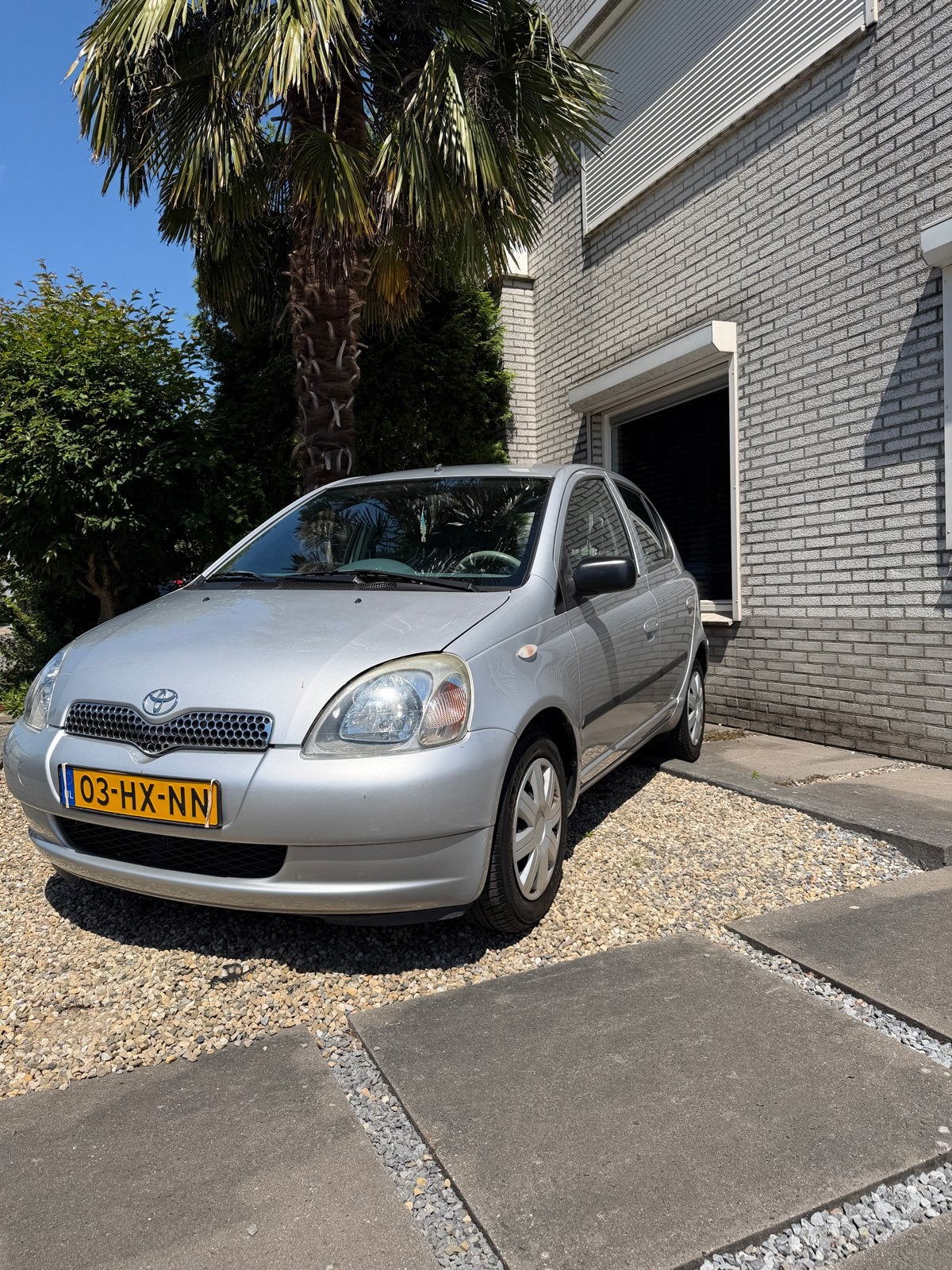 Toyota Yaris 1.3 16V 5DR Linea SOL AUT 2002 Grijs, 1299 cc, 15 km/l, 31 €/maand, 4 cilinders