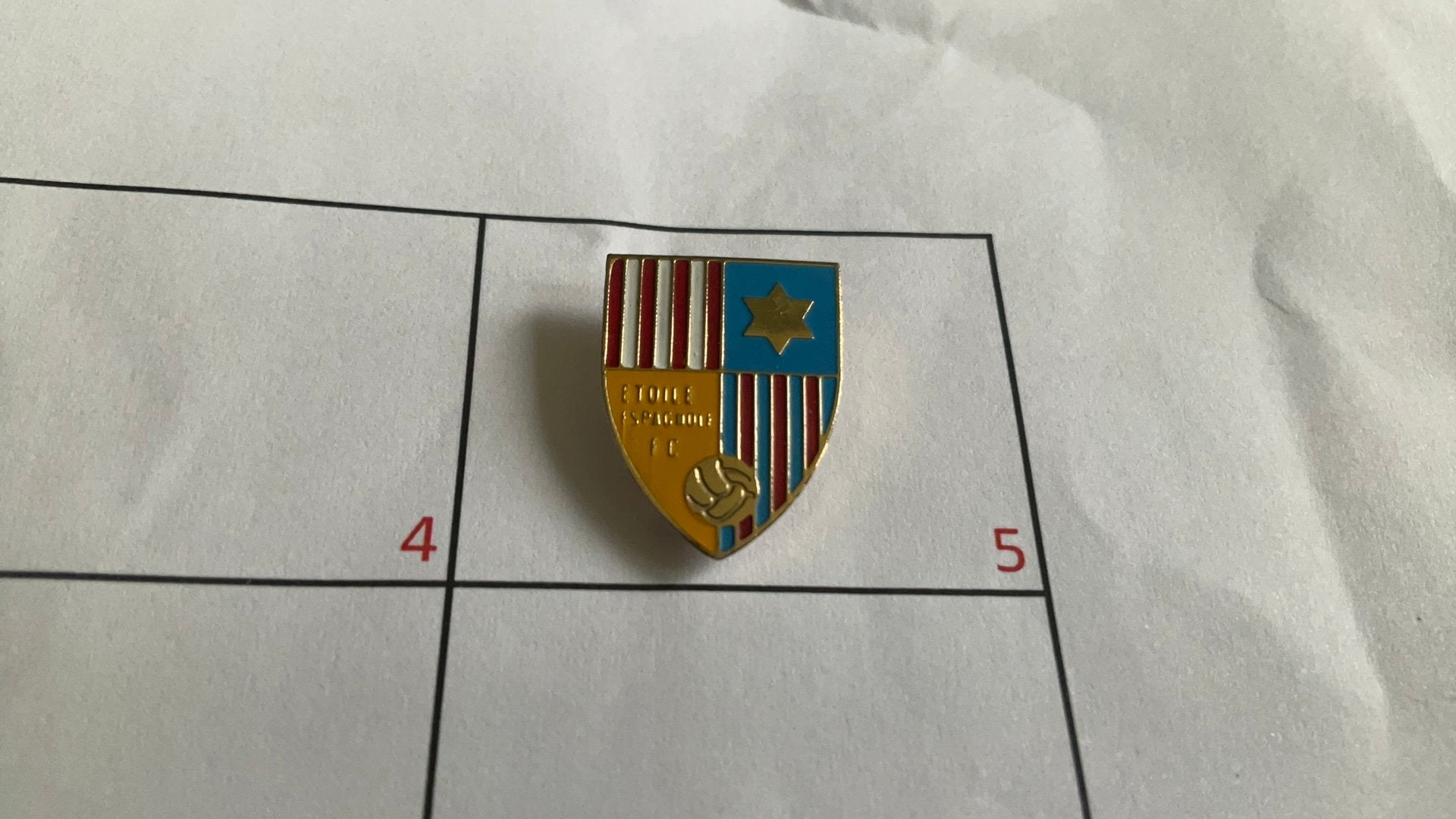 Speldje voetbal FC Etoile Espagnole Genève Zwitserland, Ophalen of Verzenden, Zo goed als nieuw, Sport