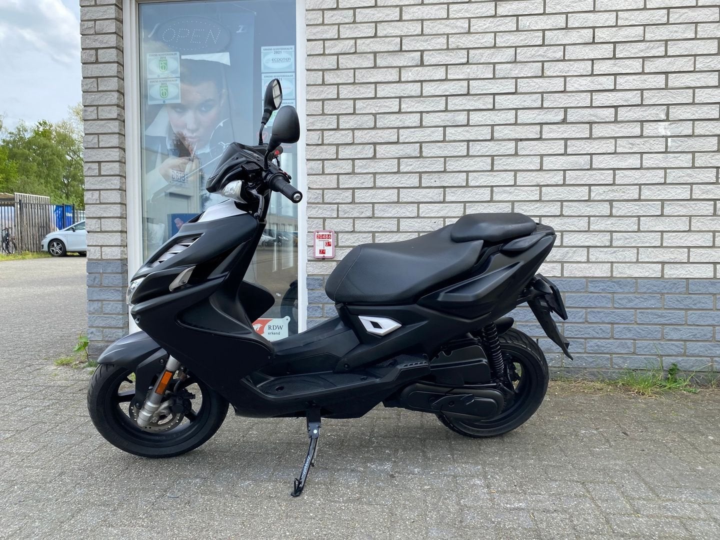 LEUKE YAMAHA AEROX R 45KM BROM BLACK MAGIC BJ2015 9.000KM, Fietsen en Brommers, YAMAHA, Onbekend, Onbekend, Yamaha