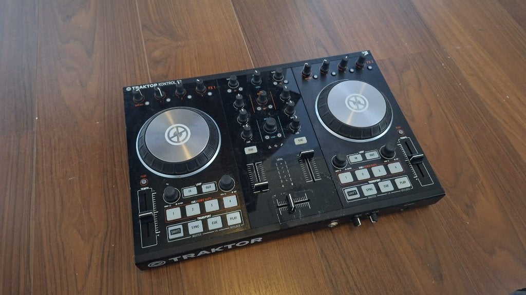 Traktor Kontrol S2 MK1 DJ Controller inclusief kabels, Ophalen, Gebruikt, Dj-set, Overige merken
