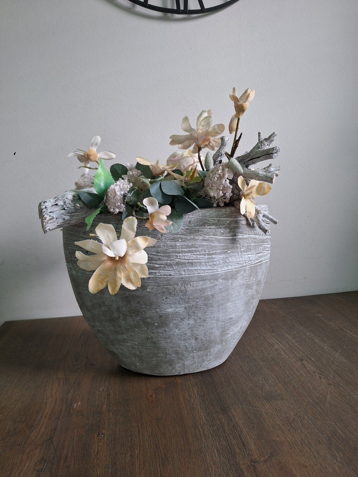 Licht grijze / bruine / creme bloempot, opgemaakt met kunst, Ophalen
