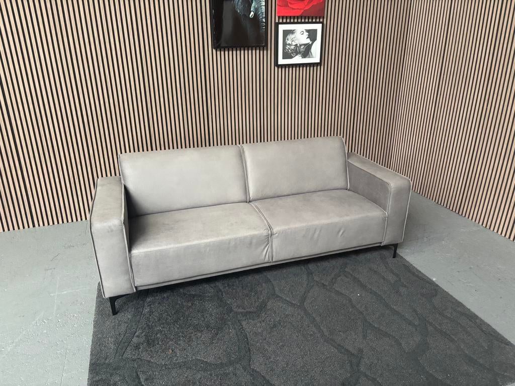 GRATIS LEVERING Suède Driezits Bank Grijs 220x85 SHOWMODEL, 75 tot 100 cm, Ophalen of Verzenden, Rechte bank, Overige materialen