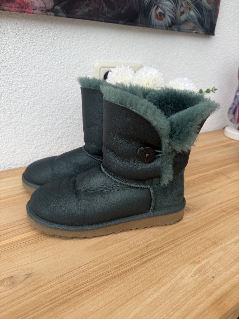 Prachtige Ugg laarzen - Maat 34=36, UGG, Verzenden, Lage of Enkellaarzen, Zo goed als nieuw