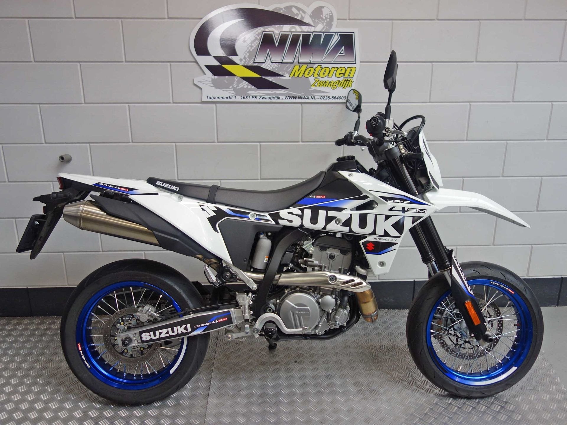 Suzuki DR-Z 4 SM, 398 cc, 12 t/m 35 kW, SuperMoto, Gebruikt