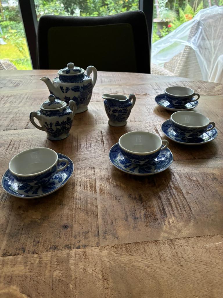 Porseleinen kinder thee servies, Antiek en Kunst, Ophalen of Verzenden