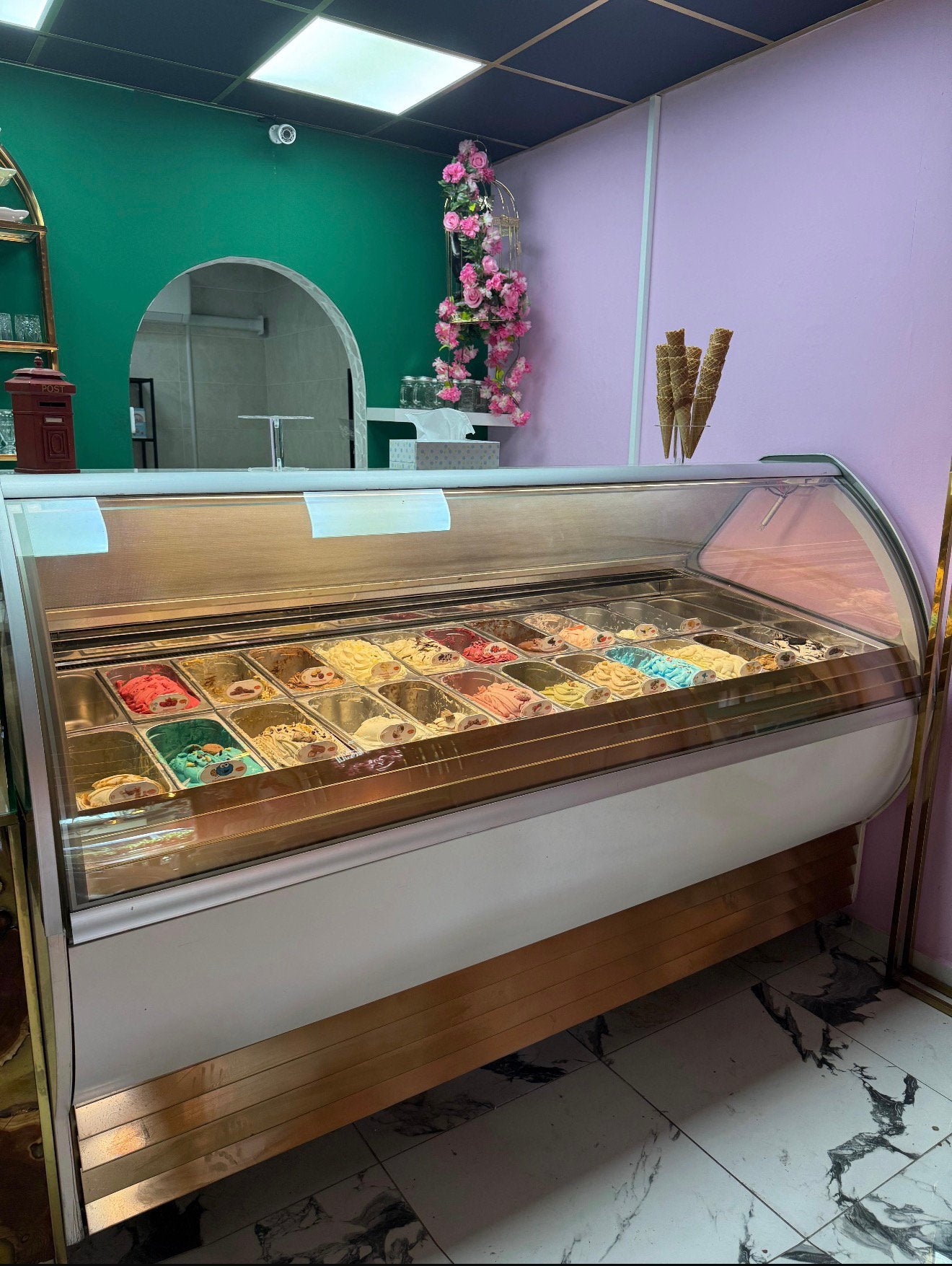 Professionele schepijsvitrine / ijsvitrine, Ophalen