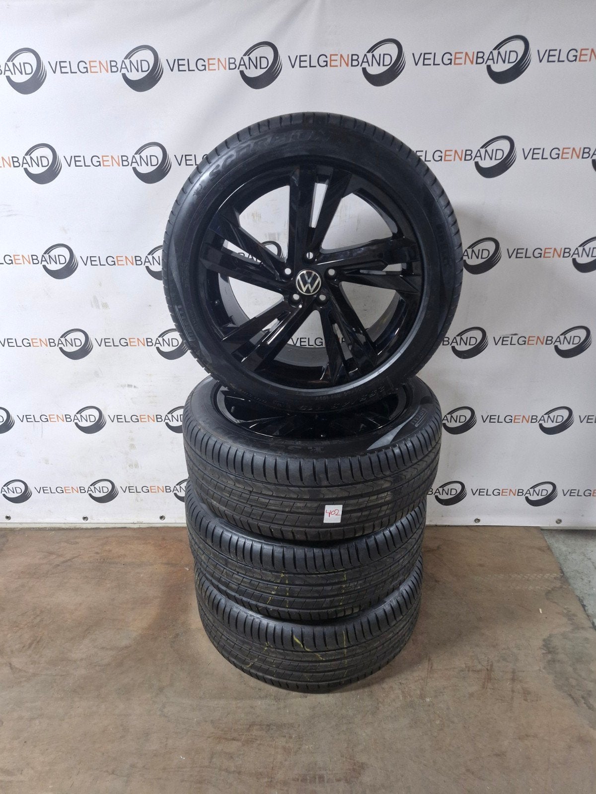 Zomerset VW Tiguan Tayron Valencia R line 255 45 19 zwart, Auto-onderdelen, 19 inch, Gebruikt, 255 mm, .