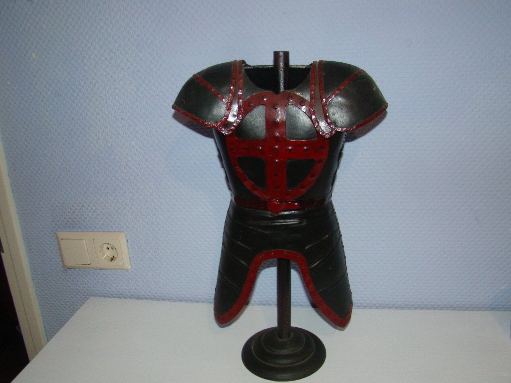 harnas samurai  op standaard metaal 47 cm hoog , 30 cm, Zwart, Ophalen of Verzenden, Metaal, Oosters