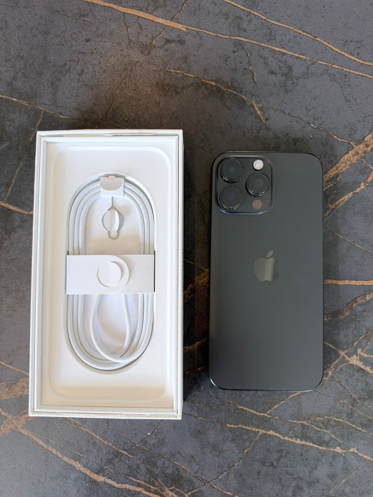 Foto 3 van iPhone 16 Pro Max 256GB Black Titanium