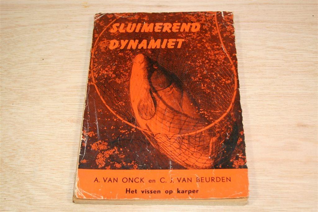 Vintage Boek Sluimerend Dynamiet — Karpervissen [1961], Boeken, Ophalen of Verzenden, Gelezen, Watersport en Hengelsport