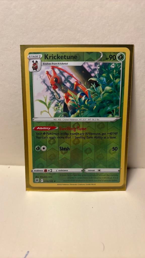 Kricketune 010/189 astral radiance reverse holo pokemon kaar, Ophalen of Verzenden, Nieuw, Boosterbox