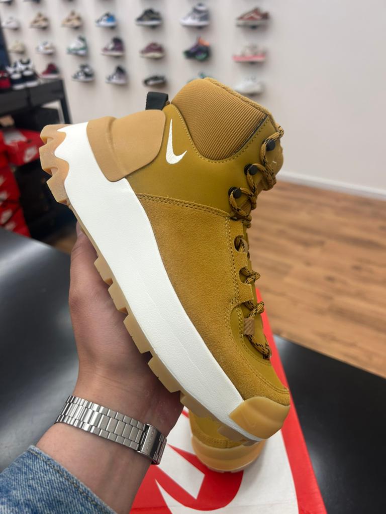 Nike City Classic Boot Wheat 36,5, Bruin, Nieuw, Ophalen of Verzenden, A