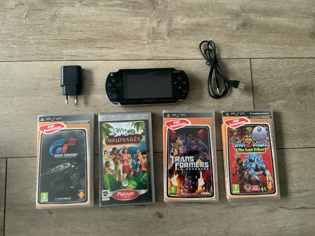 PSP 1000 Fat met Oplader & Spellen - Playstation Portable, Spelcomputers en Games, Met games, Zwart, Ophalen of Verzenden, Zo goed als nieuw