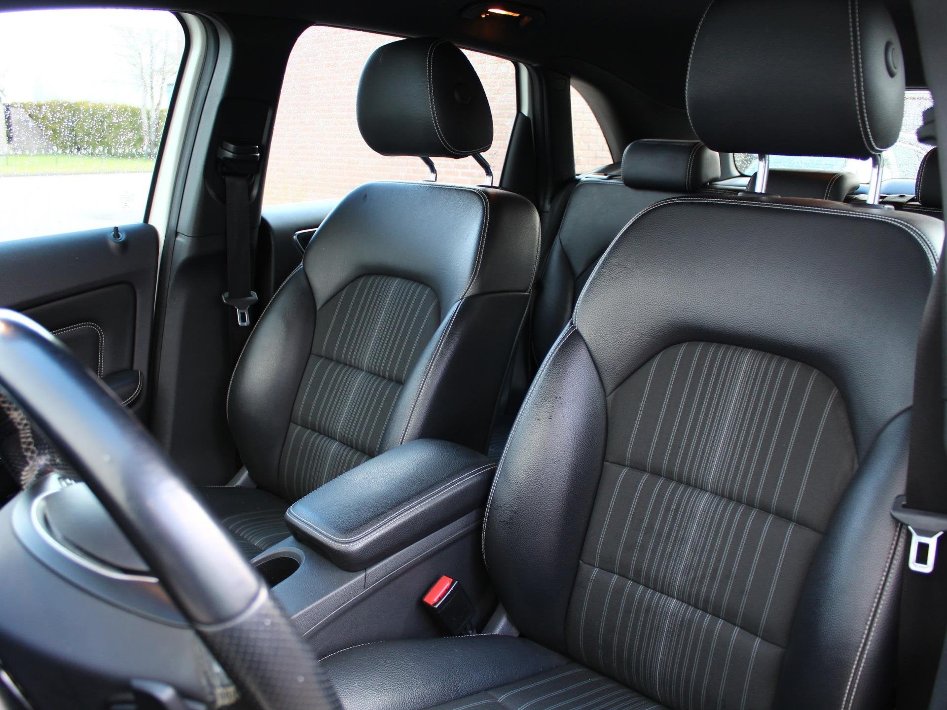 Mercedes-Benz B-klasse 180 | Lichtmetalen velgen | Achteruit, Auto's, Gebruikt, 4 cilinders, Met garantie (alle), 1595 cc