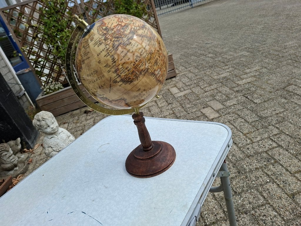 wereldbol met messing en eiken voet, Ophalen of Verzenden, Zo goed als nieuw