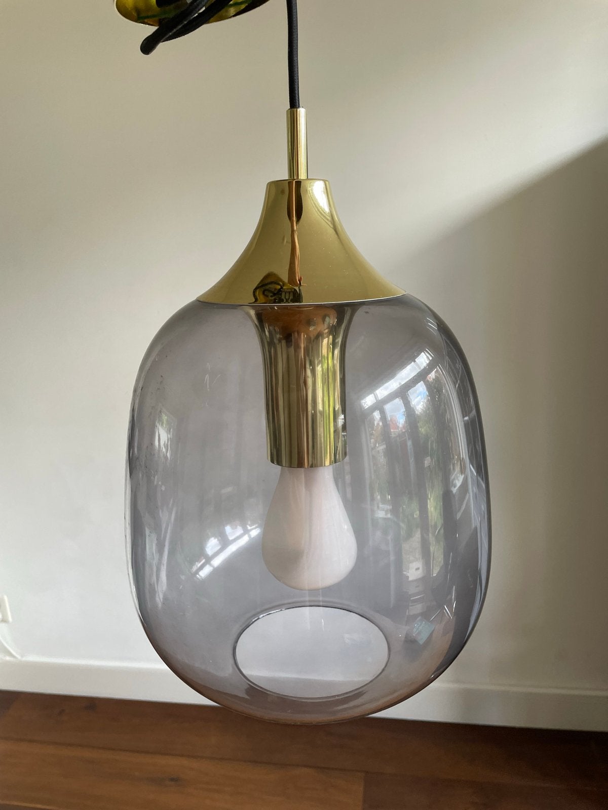 Moderne hanglamp - MADE, messing accenten en Plumen LED lamp, Ophalen, Zo goed als nieuw, Glas, E27 (groot)