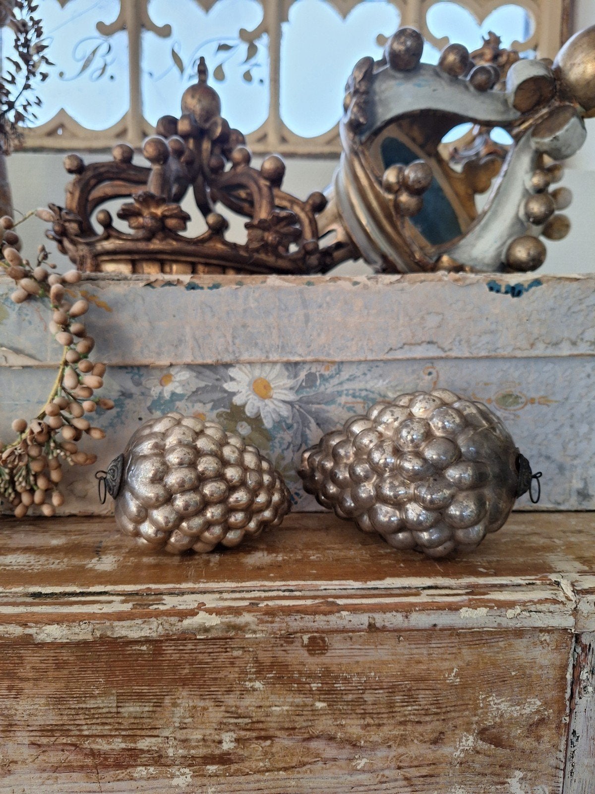 Twee druiventrossen heksenballen zilver zilverkleur, Antiek en Kunst, Ophalen of Verzenden