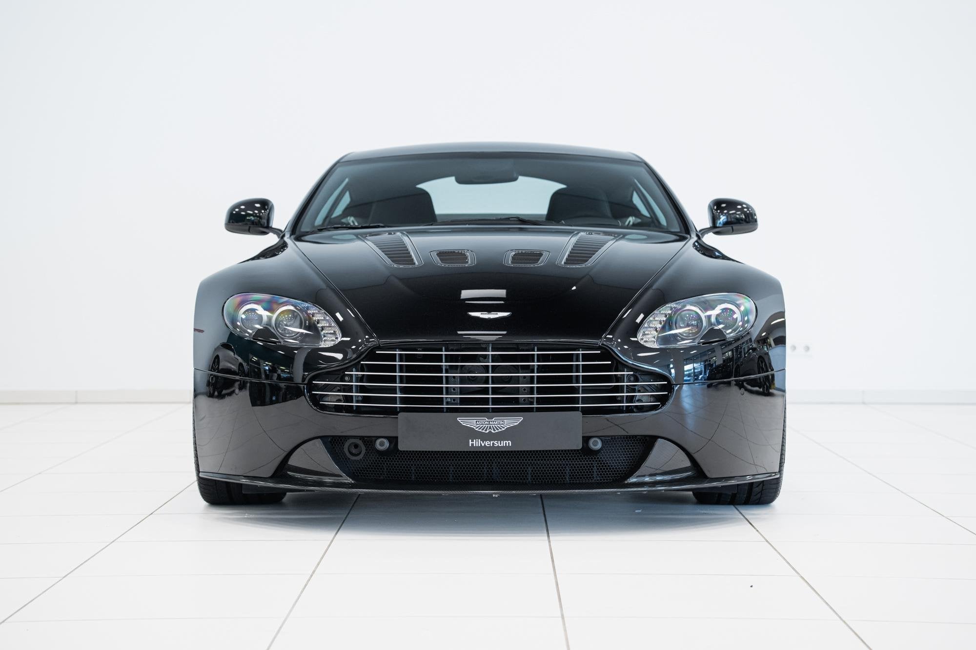 Aston Martin V12 Vantage | Manual | First Owner | NL Auto |, Auto's, Aston Martin, Euro 5, Achterwielaandrijving, Gebruikt, Automatische klimaatregeling