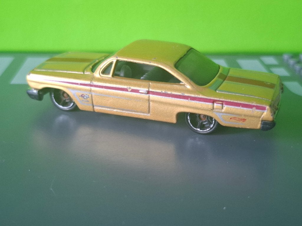 Hotwheels - 1962 Chevrolet 409 Bubble Top [goud] 1/64, Ophalen of Verzenden, Gebruikt, Auto
