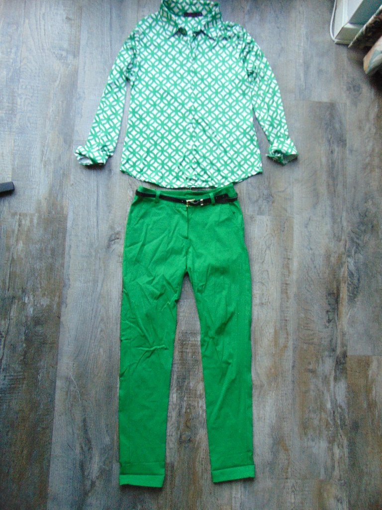 Setje groen lange broek + blouse maat S / 36, Kleding | Dames, Savinni Italy, Ophalen of Verzenden, Zo goed als nieuw, Maat 36 (S)