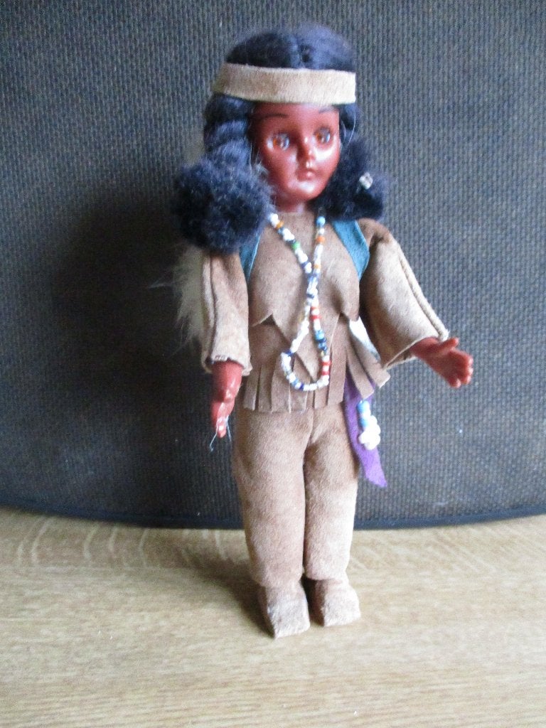 Indiaan pop Canada Eleni's Furs and Crafts suede, Ophalen of Verzenden, Zo goed als nieuw, Pop