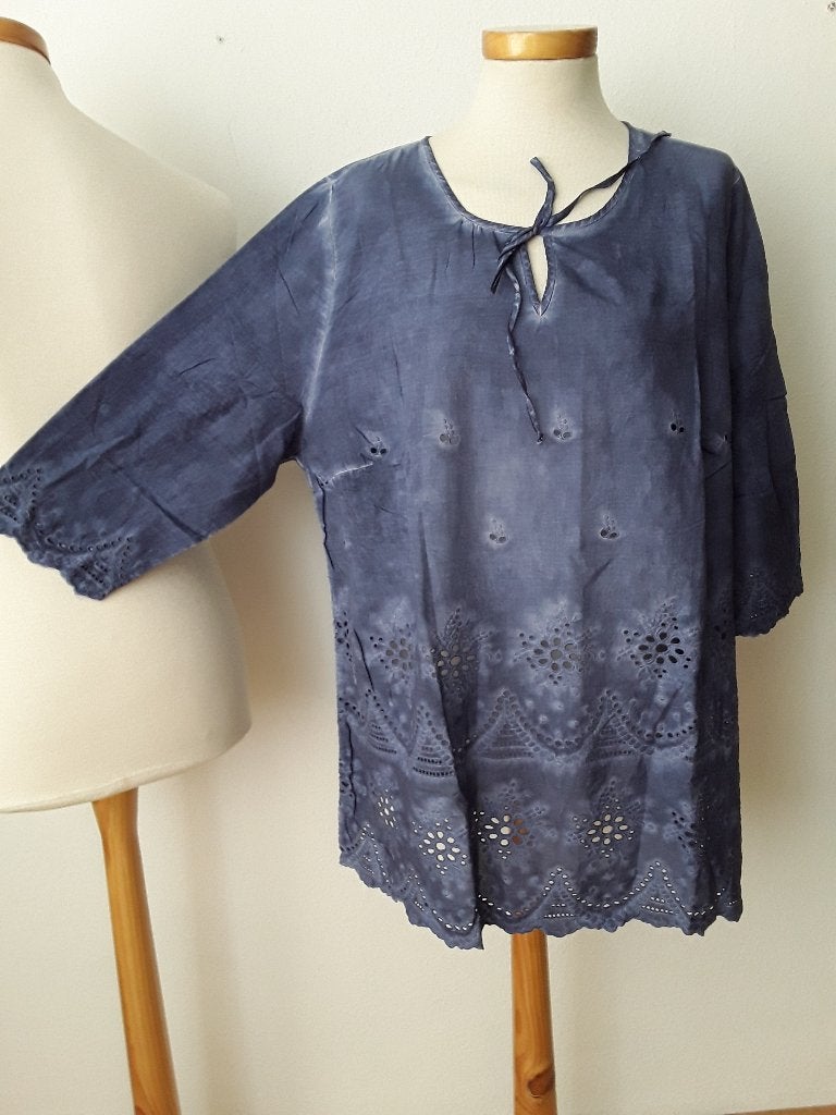Blouse blauw met broderie mt 50, nieuw, Maat 46/48 (XL) of groter, Nieuw, Dress In, Verzenden