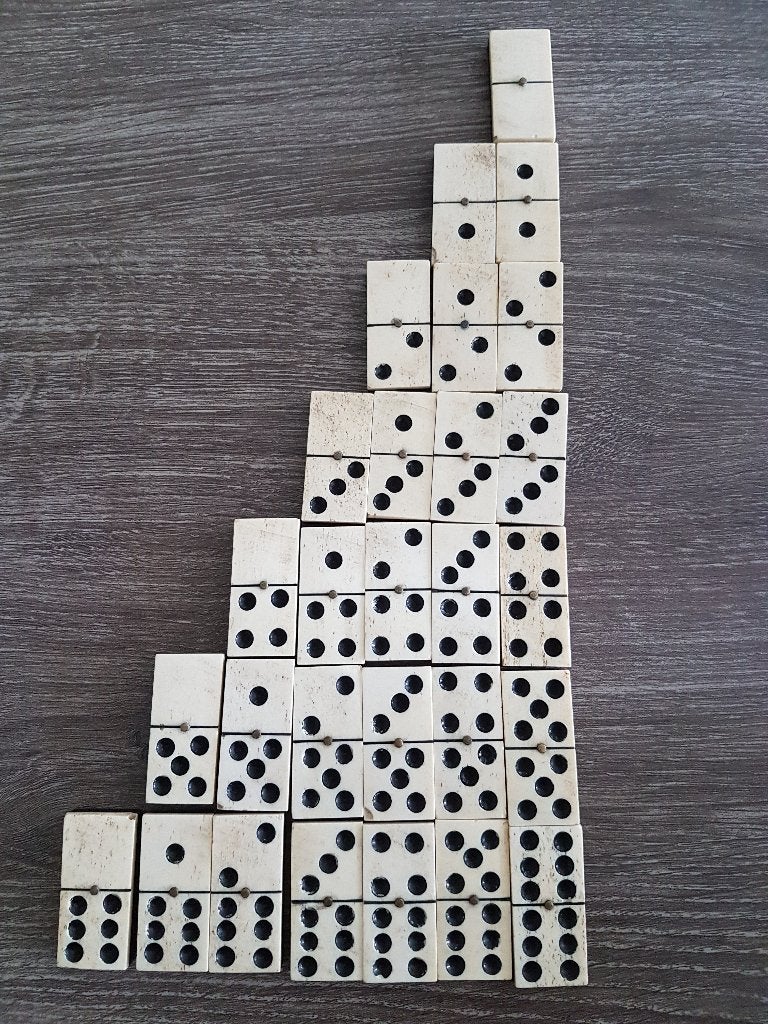 Oude dominostenen, Antiek en Kunst, Antiek | Speelgoed, Ophalen of Verzenden