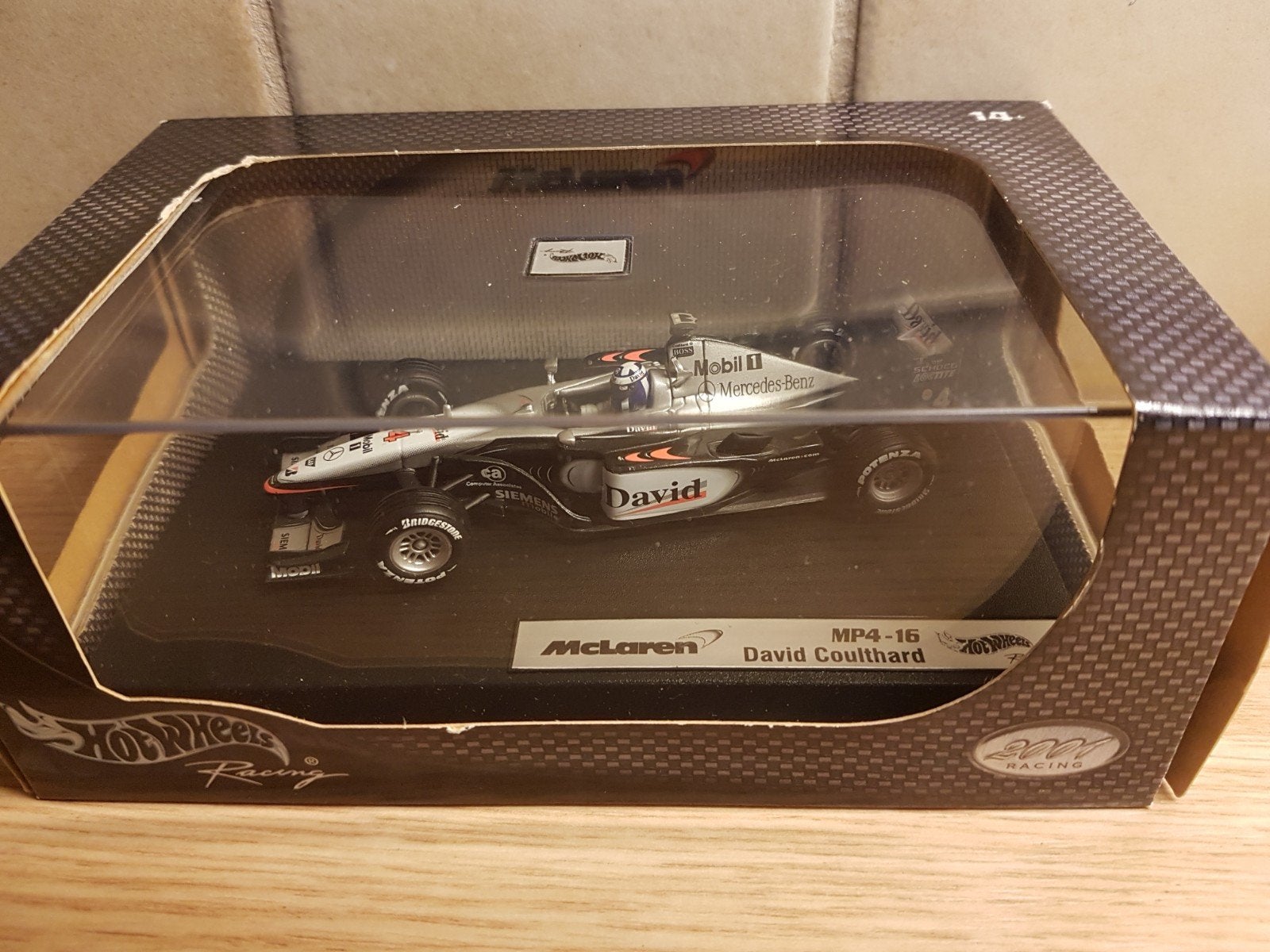 f1 Mercedes benz mp4/16 David coulthard 2001, Hobby en Vrije tijd, Modelauto's | 1:43, Ophalen of Verzenden, Zo goed als nieuw