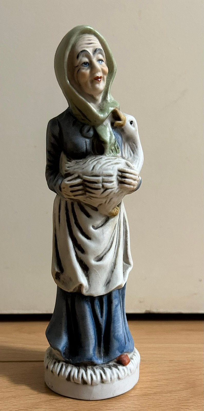 Oude vrouw met gans porseleinen beeldje, Verzamelen, Ophalen of Verzenden, Zo goed als nieuw, Mens
