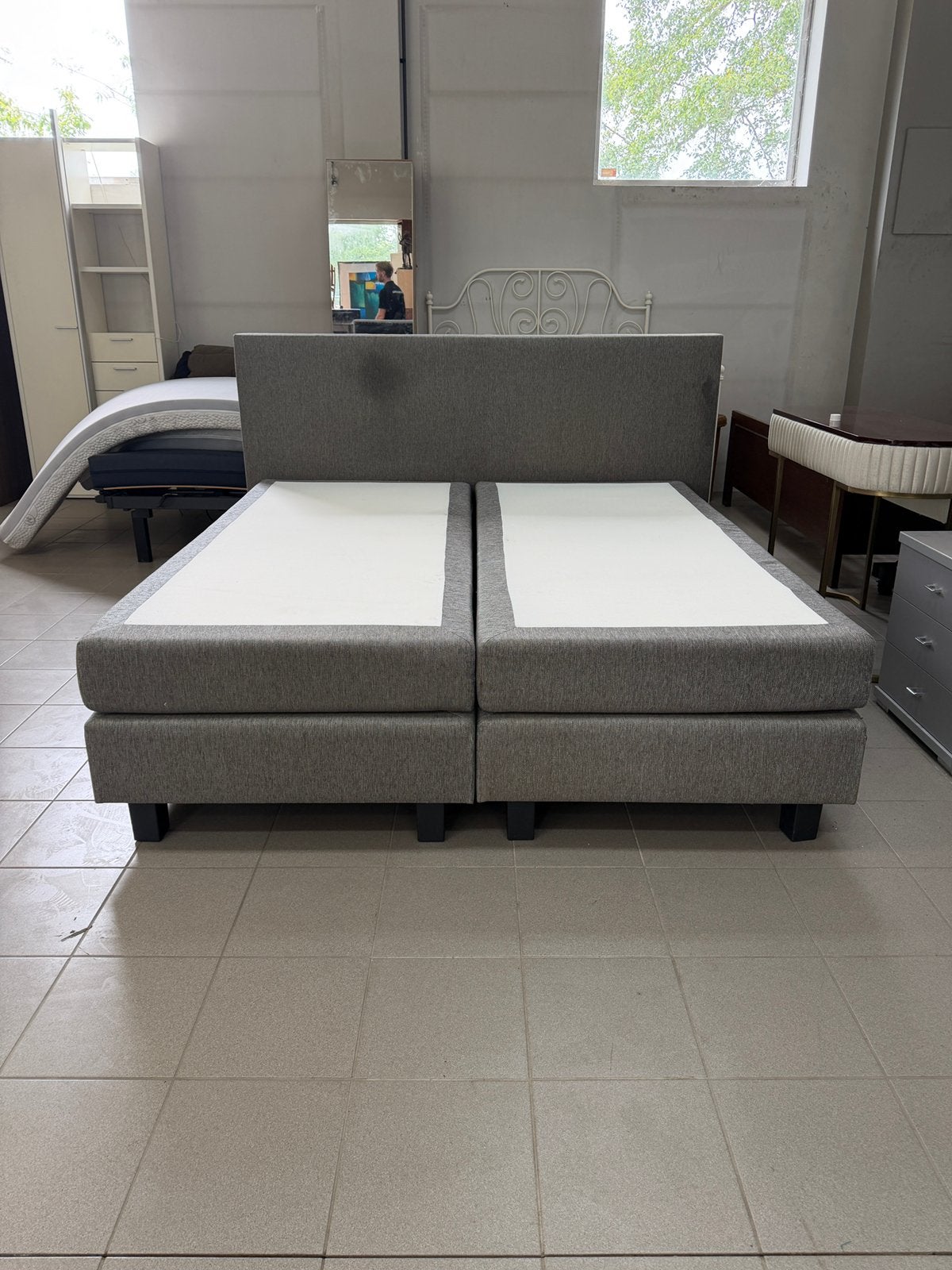 Nette Grijze Boxspring 180 x 200 cm incl. 2 Matrassen, Ophalen, Gebruikt, Tweepersoons, Nvt