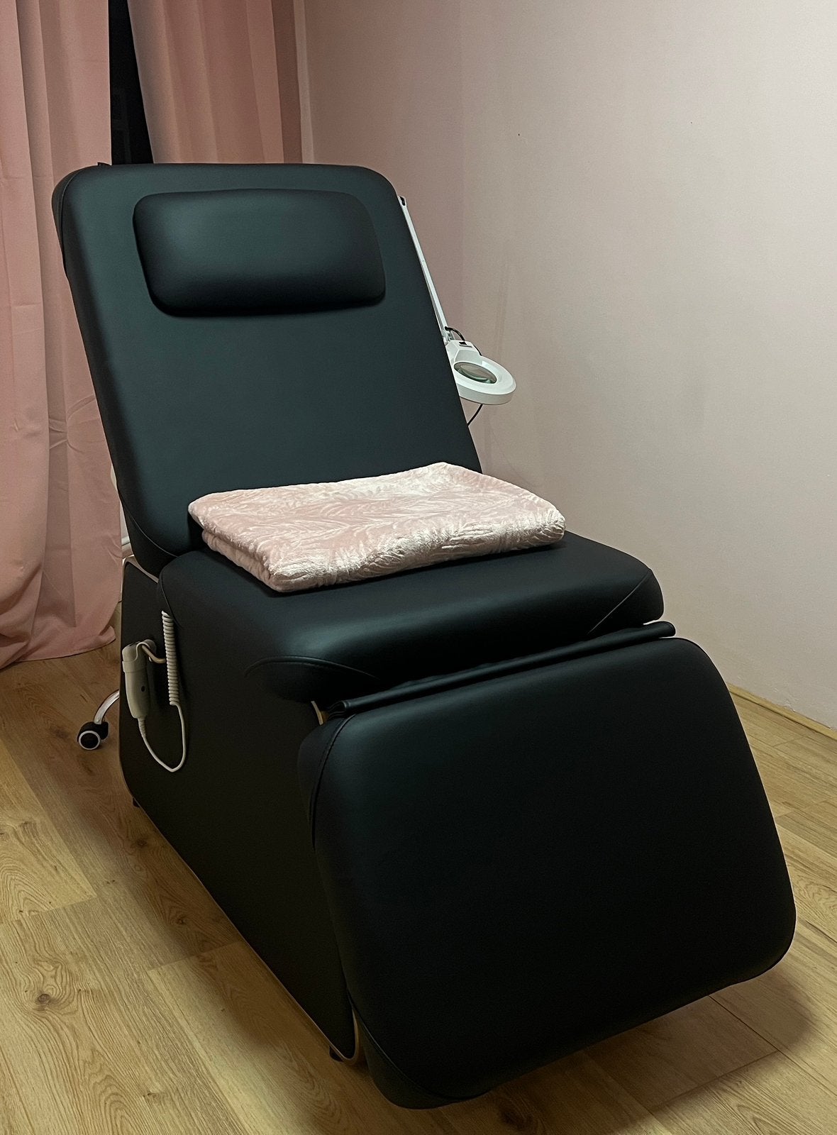 Luxe elektrische behandelstoel / massagestoel — uit Engeland, Ophalen, Zo goed als nieuw, Massagestoel of Kussen