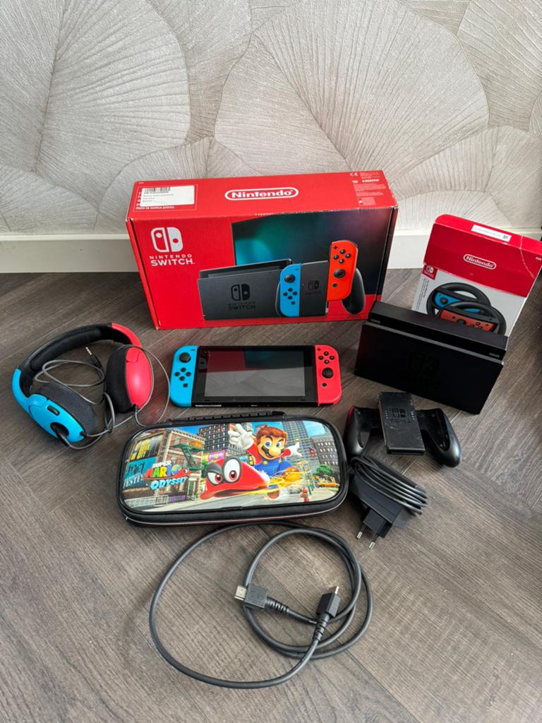 Nintendo Switch V2 + Accessoires, Spelcomputers en Games, Spelcomputers | Nintendo Switch, Zo goed als nieuw, Switch 2019 Upgrade