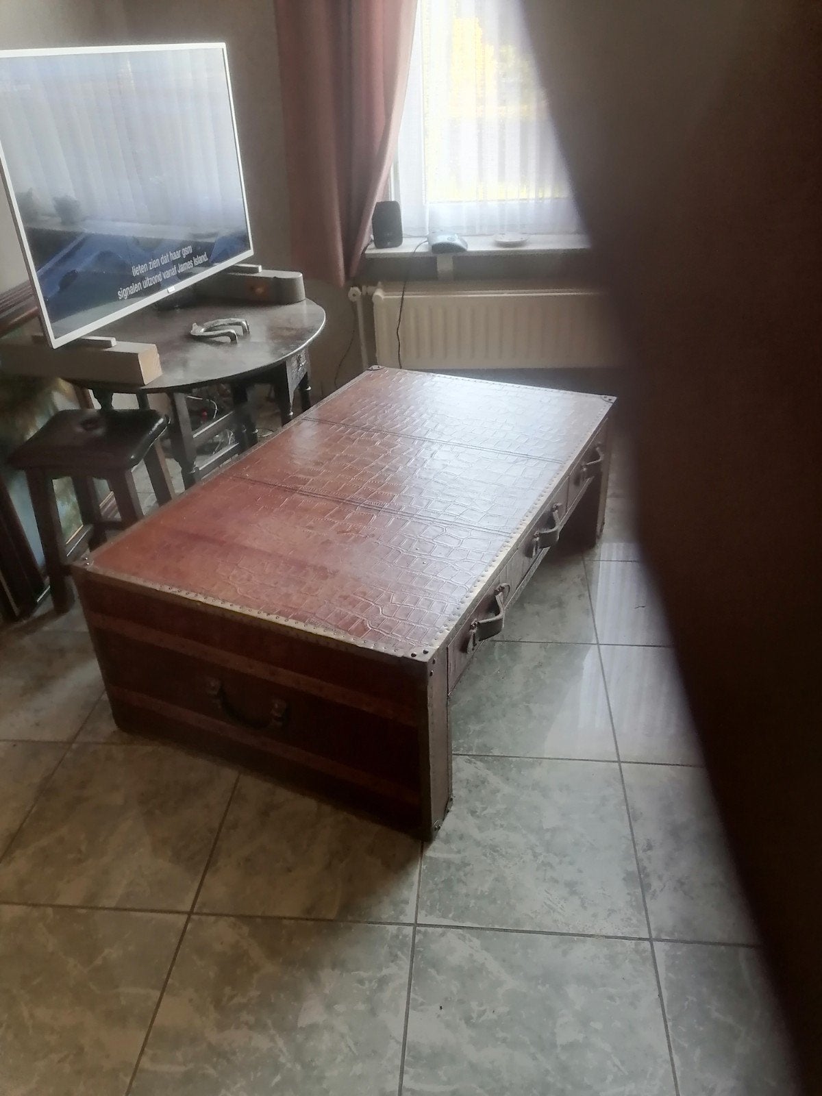Krokodillenmotief Salontafel Lades, Ophalen